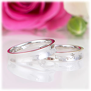 {#Hello-Kitty-Wedding-Ring.jpg}