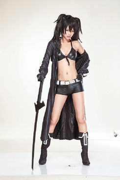 ※Rainky認為，「Black Rock Shooter」的造型，既要性感又要舞劍，比「澤城美雪」兩個造型困難得多。